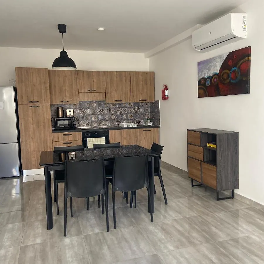 F7 Room 1, Private Double Room With Private Bathroom In Shared Flat Msida Homestay