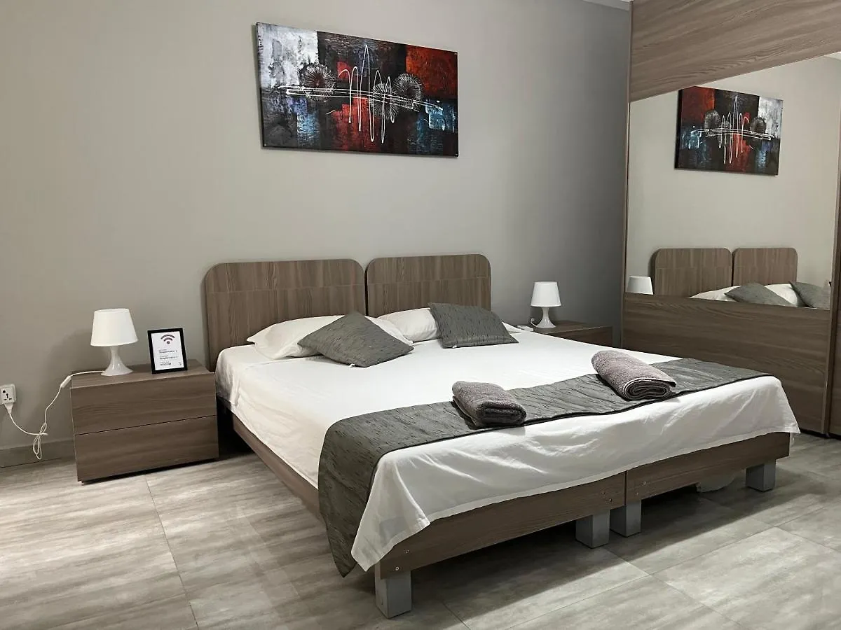 F7 Room 1, Private Double Room With Private Bathroom In Shared Flat contacts